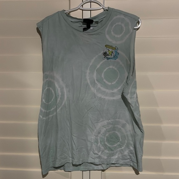 H&M Green Muscle Tee with Tom and Jerry detail - Picture 3 of 4